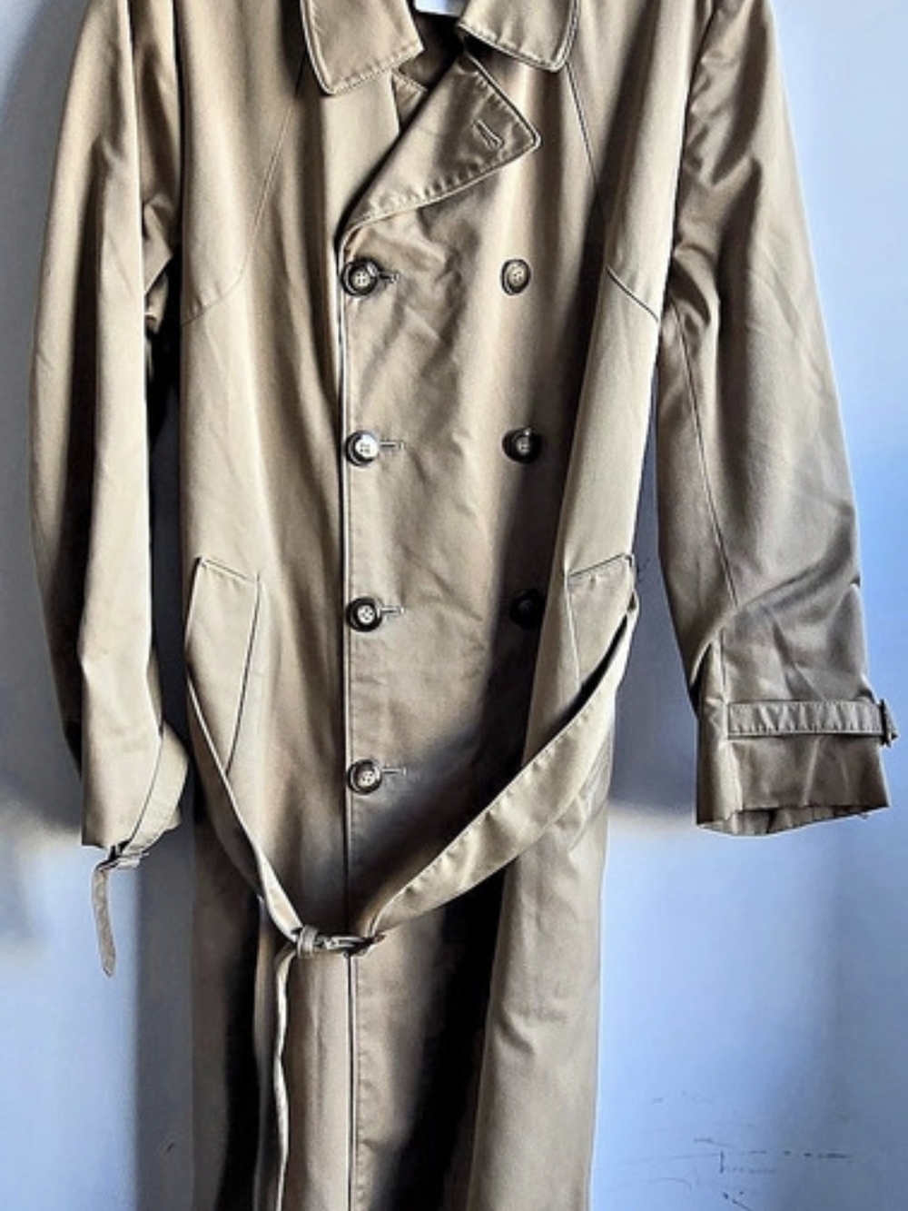Women's Trench Coat in Tan Like New
